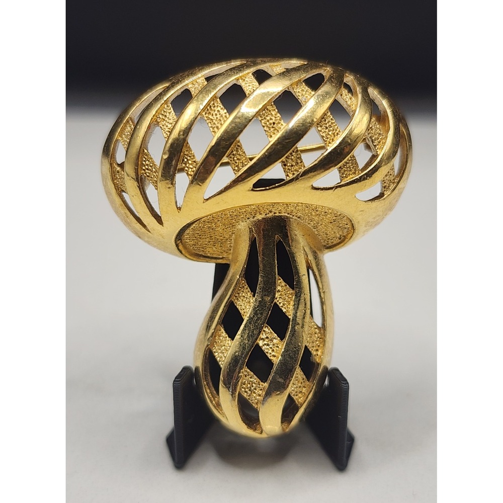 Vintage Trifari Gold Tone Mushroom Brooch Openwork Lattice Figural